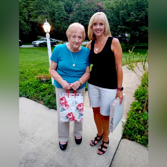 Meet your Posher, Renee - Picture 1 of 1